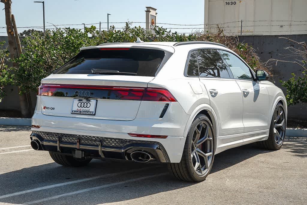 Thumbnail: 2026 Audi RS Q8 - 4