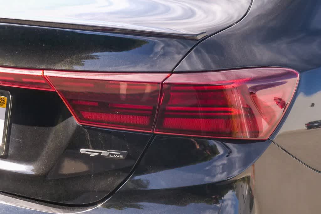 Thumbnail: 2022 Kia Forte - 11