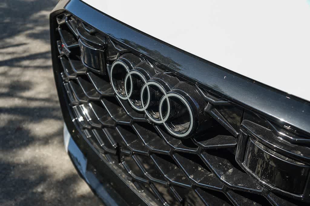 Thumbnail: 2026 Audi RS Q8 - 9