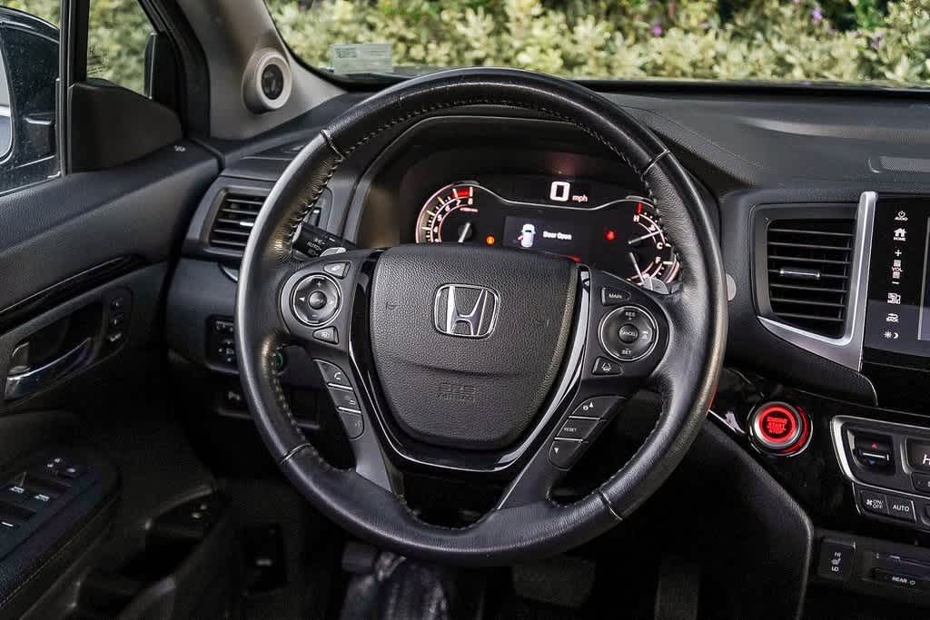 Thumbnail: 2017 Honda Pilot - 15