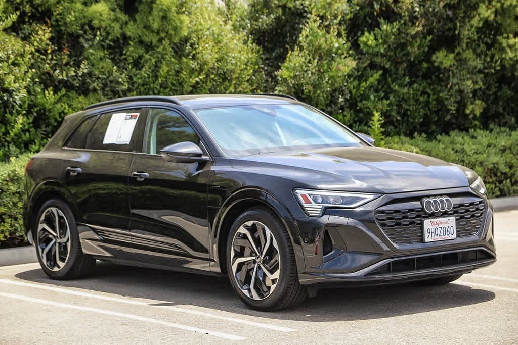 Thumbnail: 2024 Audi Q8 e-tron - 3