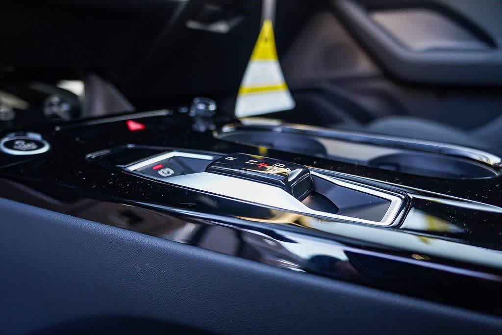 Thumbnail: 2025 Audi Q6 e-tron - 24