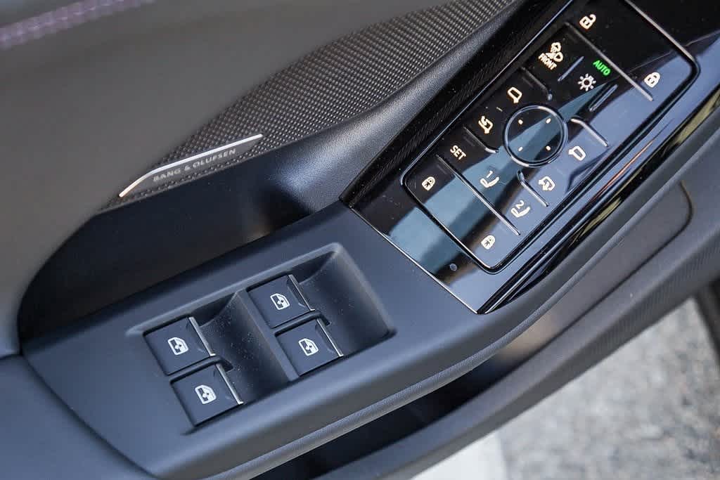 Thumbnail: 2025 Audi e-tron S - 22