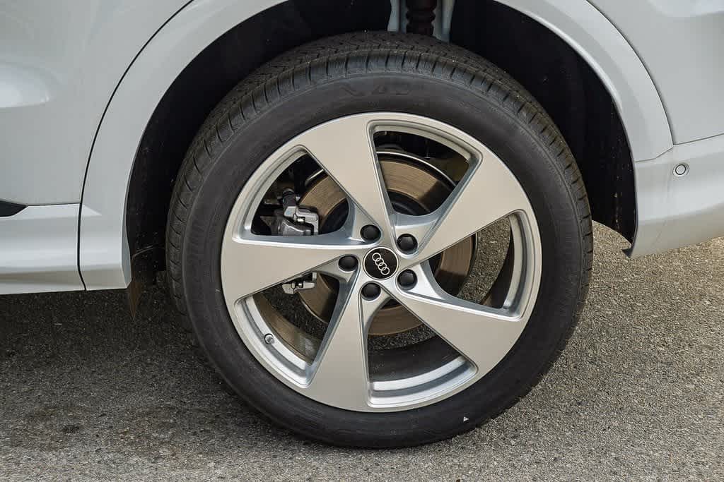 Thumbnail: 2025 Audi Q5 - 11