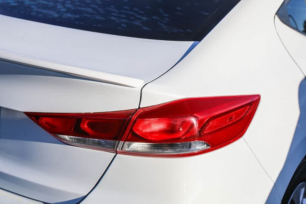 Thumbnail: 2017 Hyundai Elantra - 11