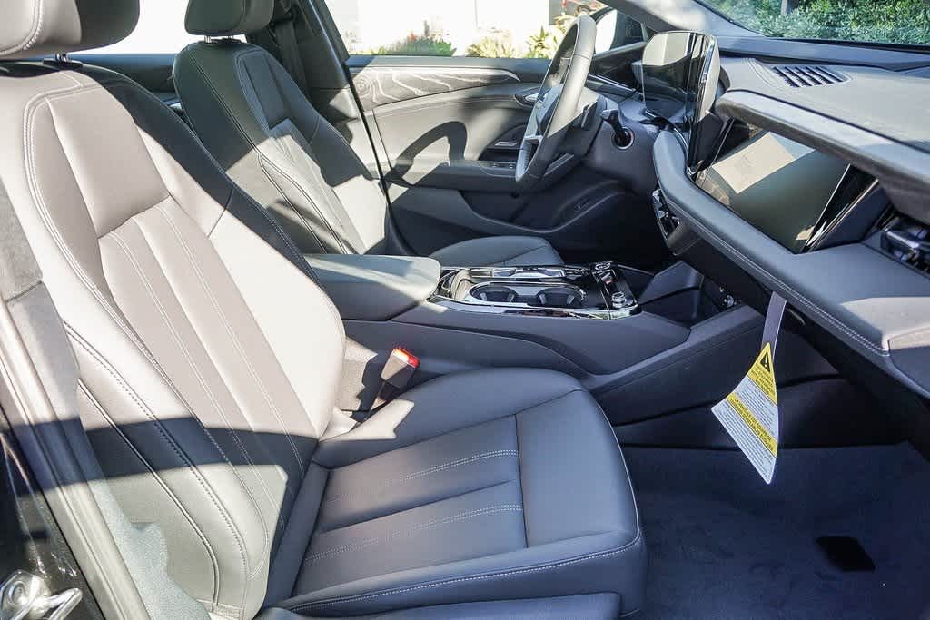 Thumbnail: 2025 Audi e-tron S - 18