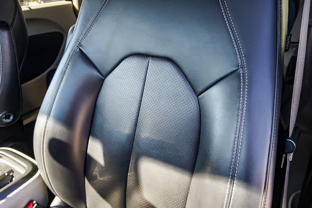 Thumbnail: 2020 Chrysler Voyager - 27