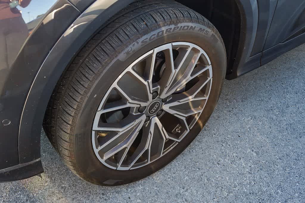 Thumbnail: 2025 Audi Q5 - 13