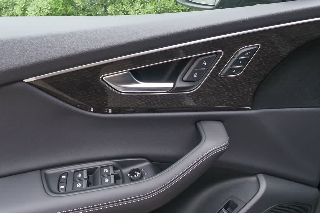 Thumbnail: 2026 Audi Q8 - 19