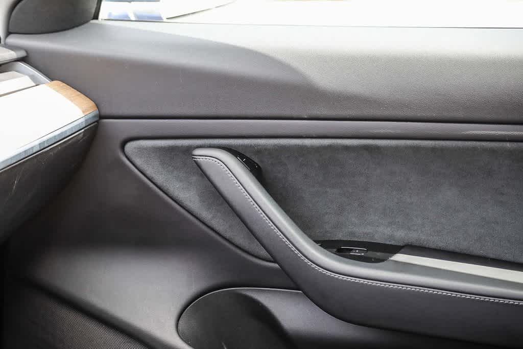 Thumbnail: 2019 Tesla Model 3 - 20
