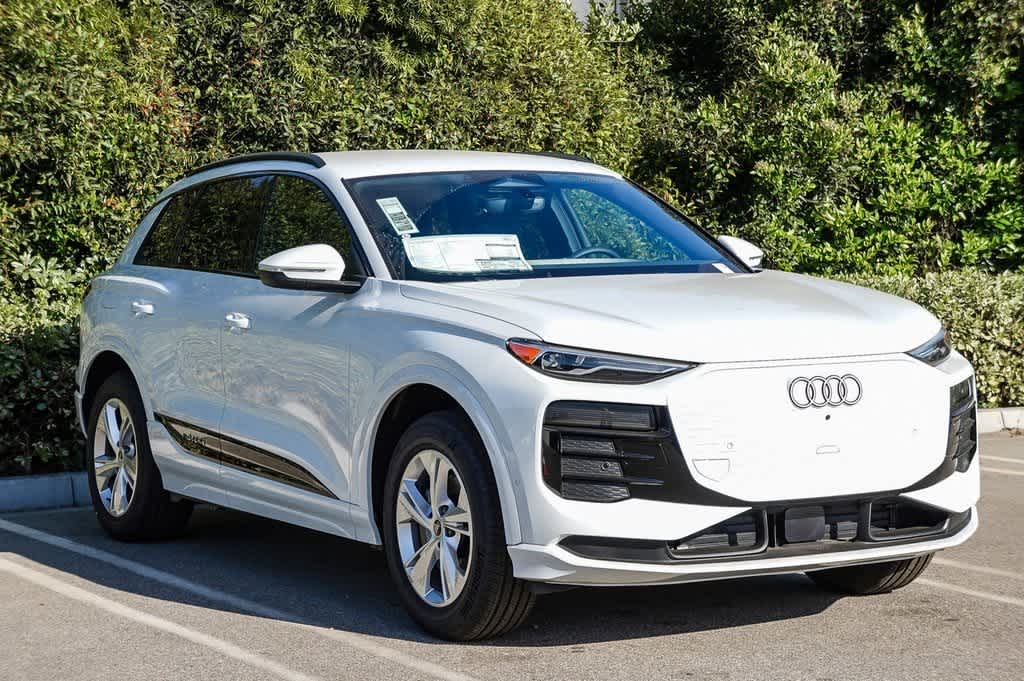 Thumbnail: 2025 Audi Q6 e-tron - 3