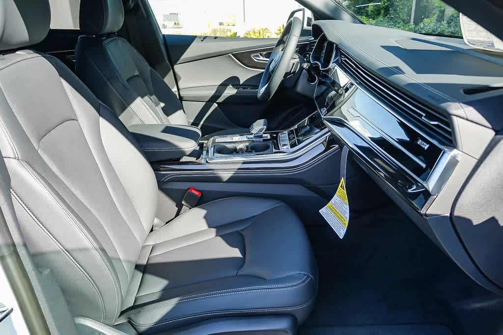 Thumbnail: 2026 Audi Q8 - 19