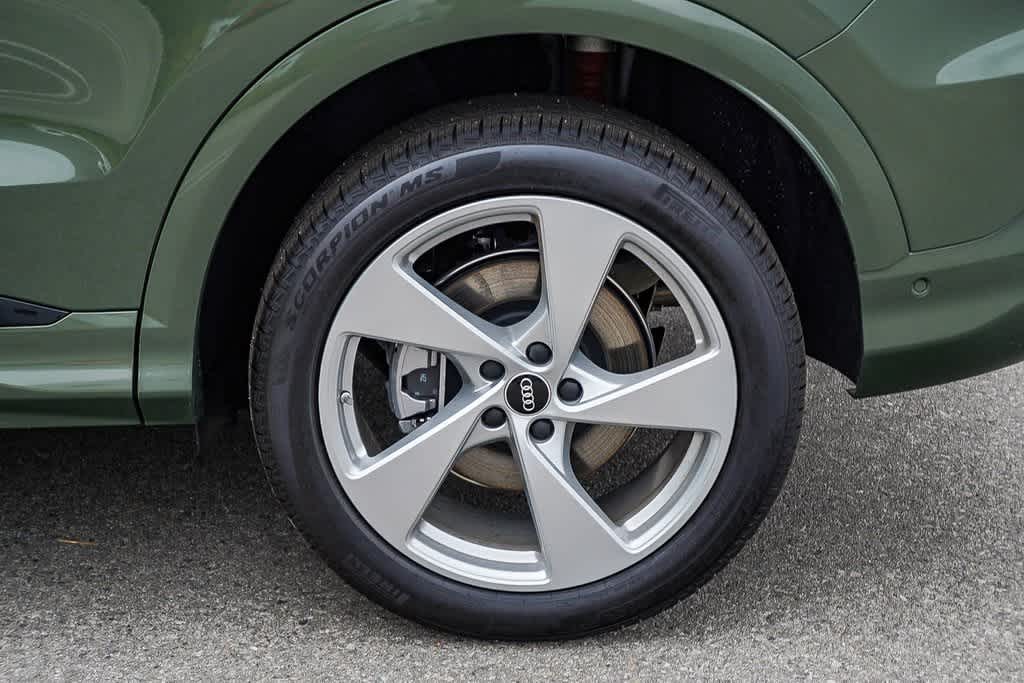 Thumbnail: 2025 Audi Q5 - 11