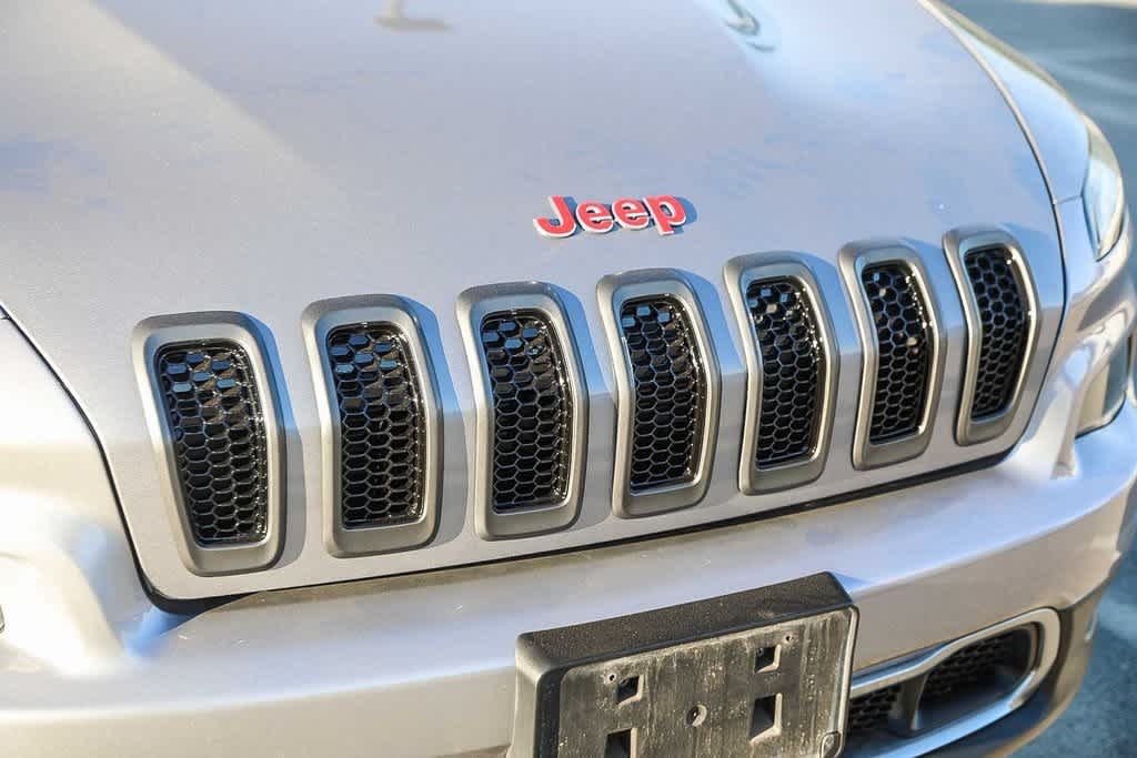 Thumbnail: 2018 Jeep Cherokee - 15