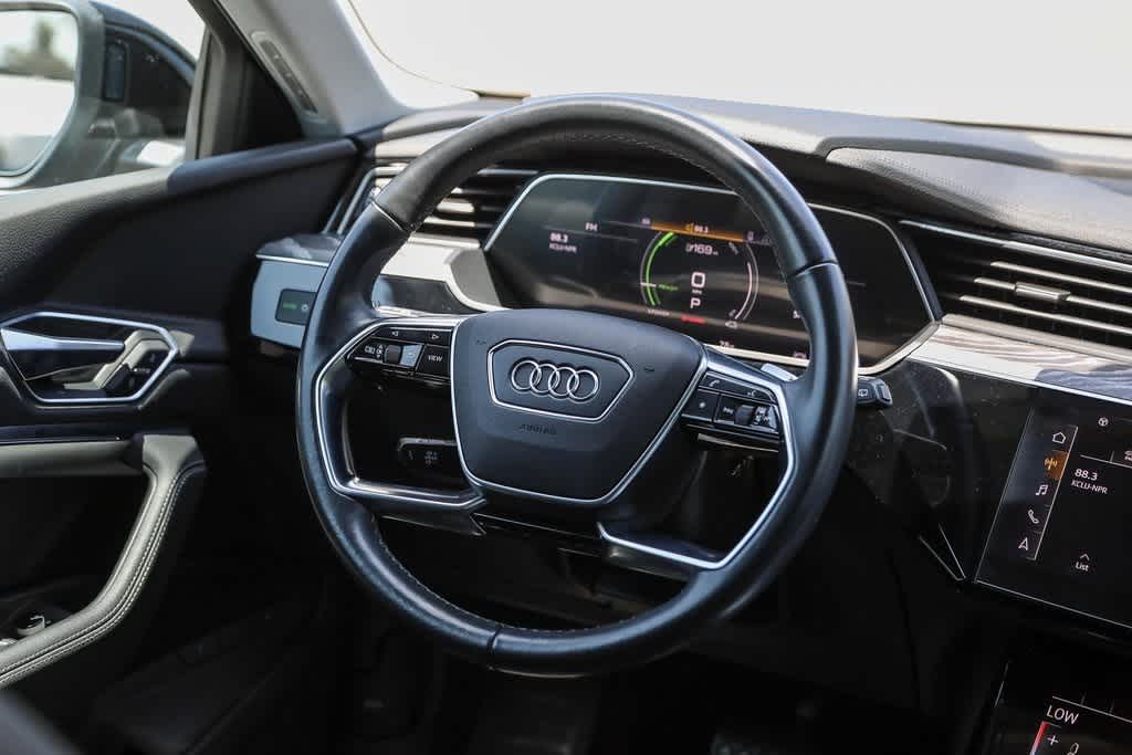 Thumbnail: 2022 Audi e-tron - 14