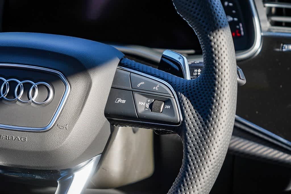 Thumbnail: 2026 Audi RS Q8 - 17