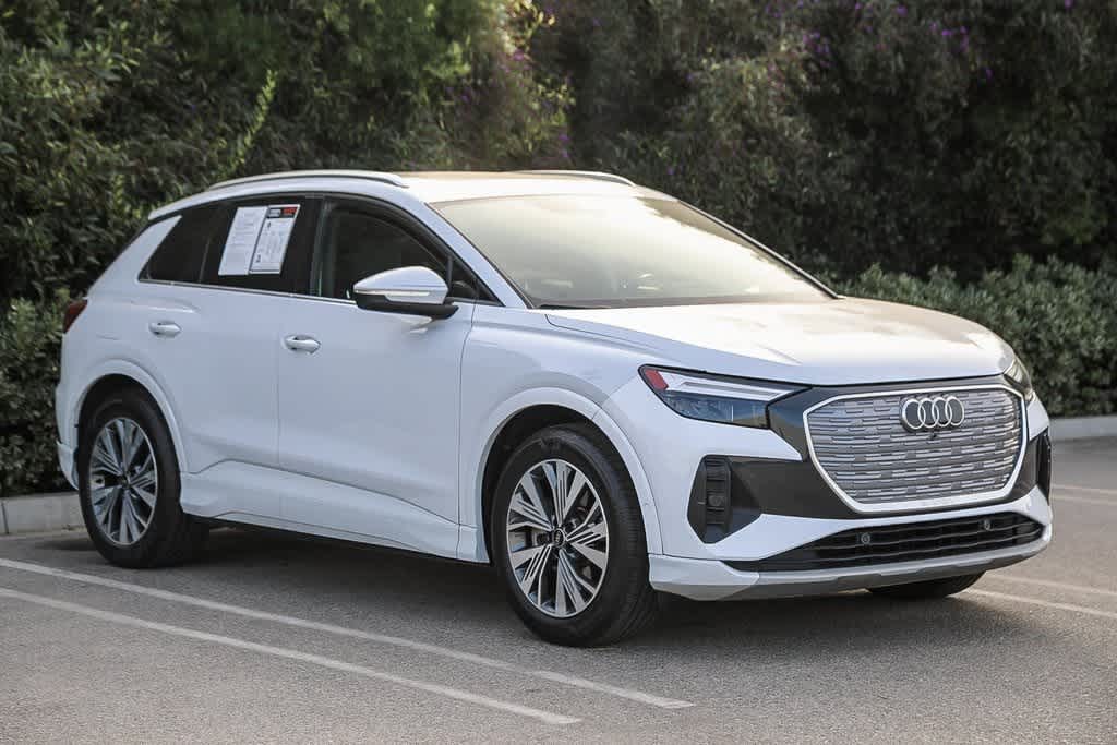 Thumbnail: 2023 Audi Q4 e-tron - 3