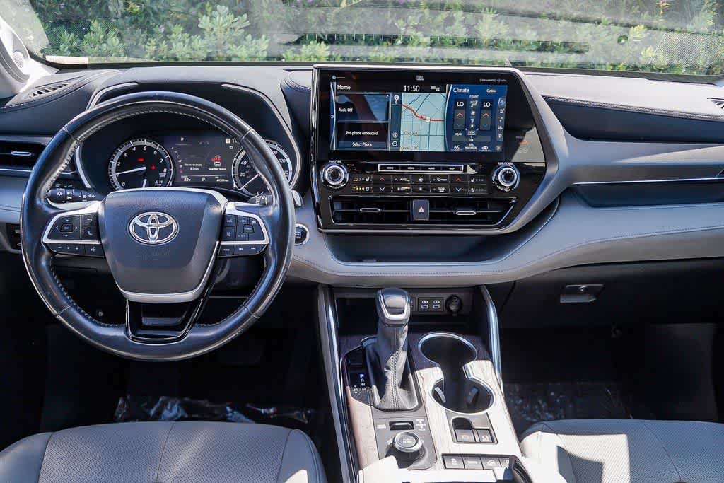 Thumbnail: 2022 Toyota Highlander - 12