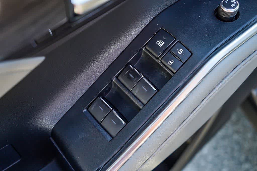 Thumbnail: 2022 Toyota Highlander - 23