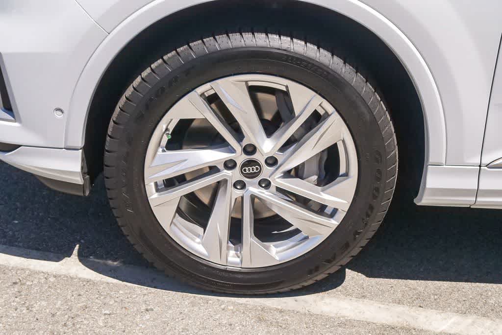 Thumbnail: 2023 Audi Q7 - 6