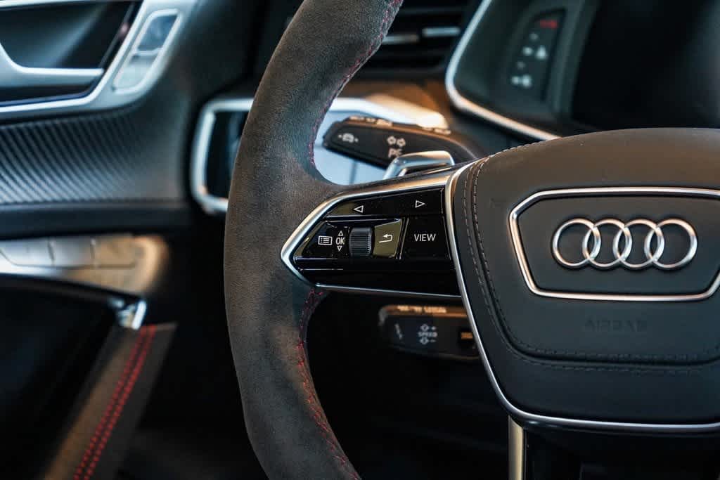 Thumbnail: 2025 Audi RS 6 - 13