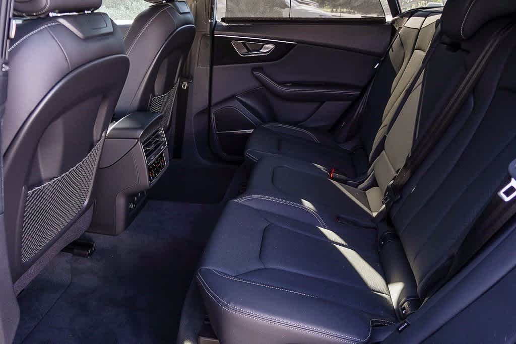 Thumbnail: 2026 Audi Q8 - 21