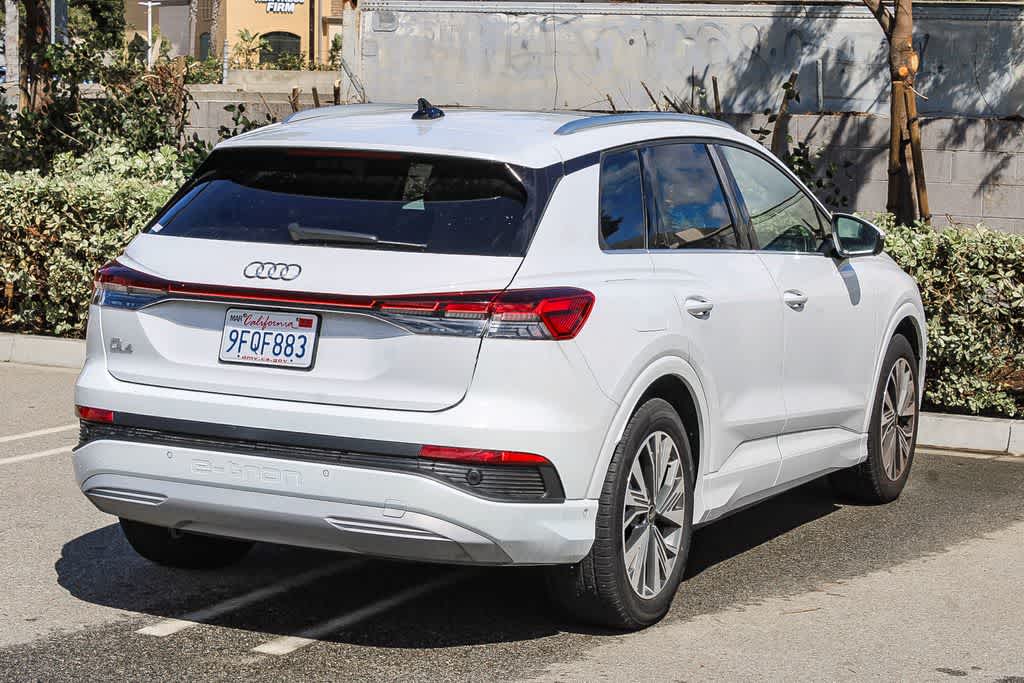 Thumbnail: 2023 Audi Q4 e-tron - 10