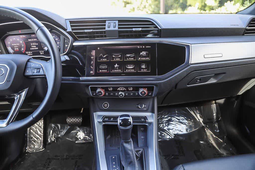 Thumbnail: 2024 Audi Q3 - 10