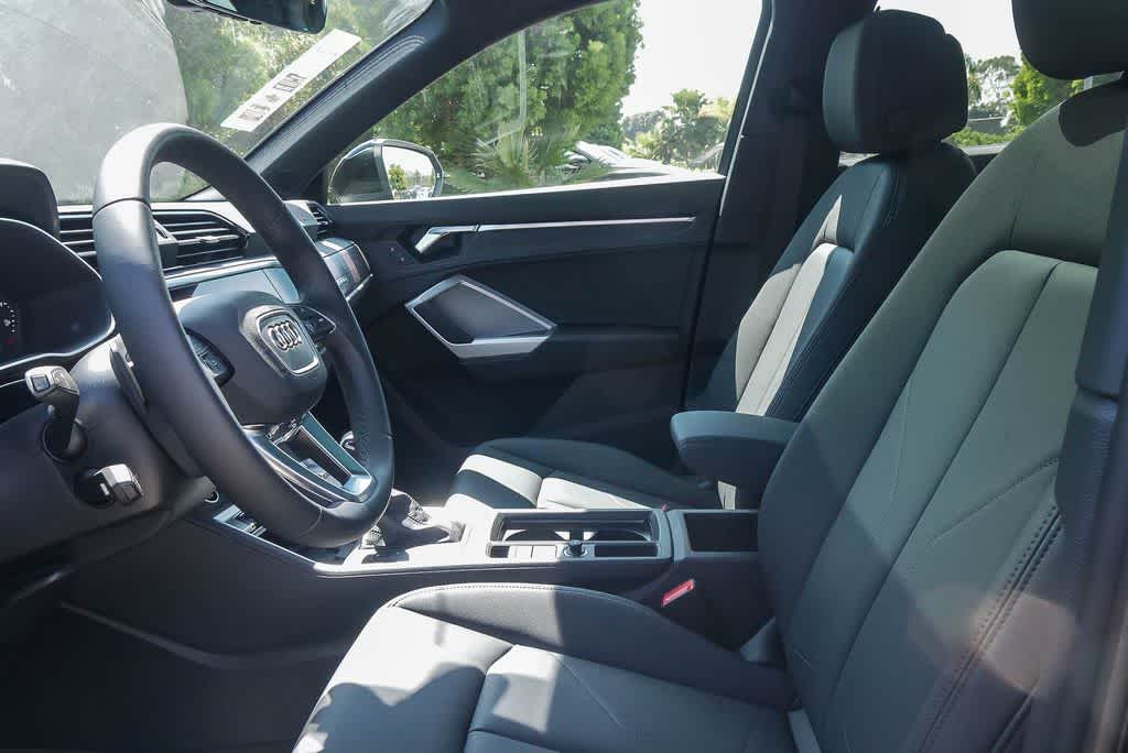 Thumbnail: 2025 Audi Q3 - 19