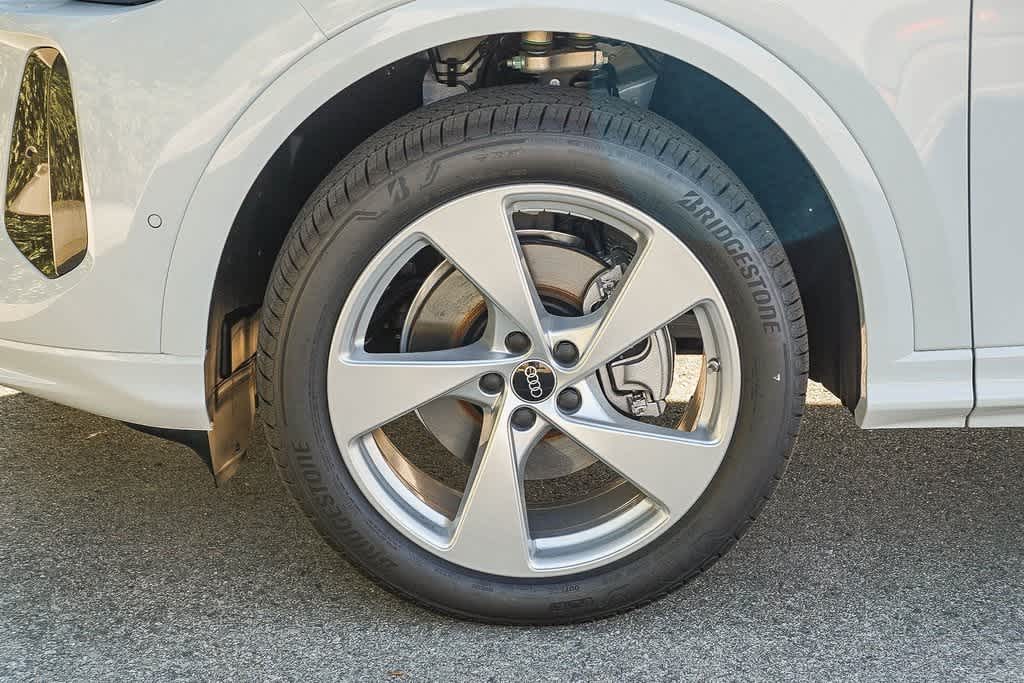 Thumbnail: 2025 Audi Q5 - 10