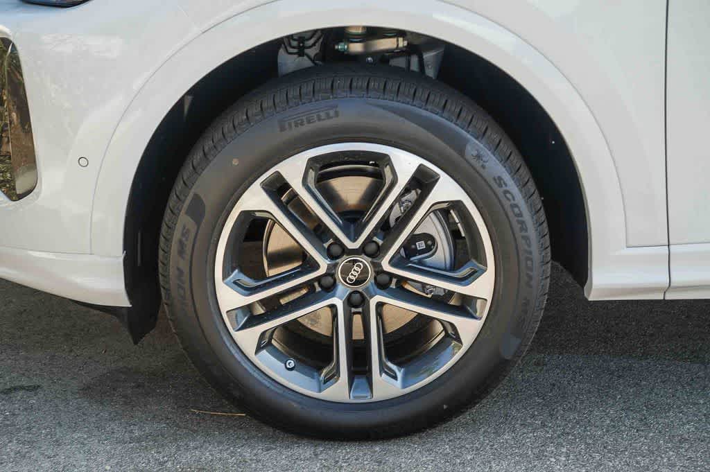Thumbnail: 2026 Audi Q5 - 10