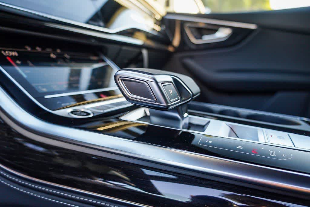 Thumbnail: 2026 Audi Q8 - 25