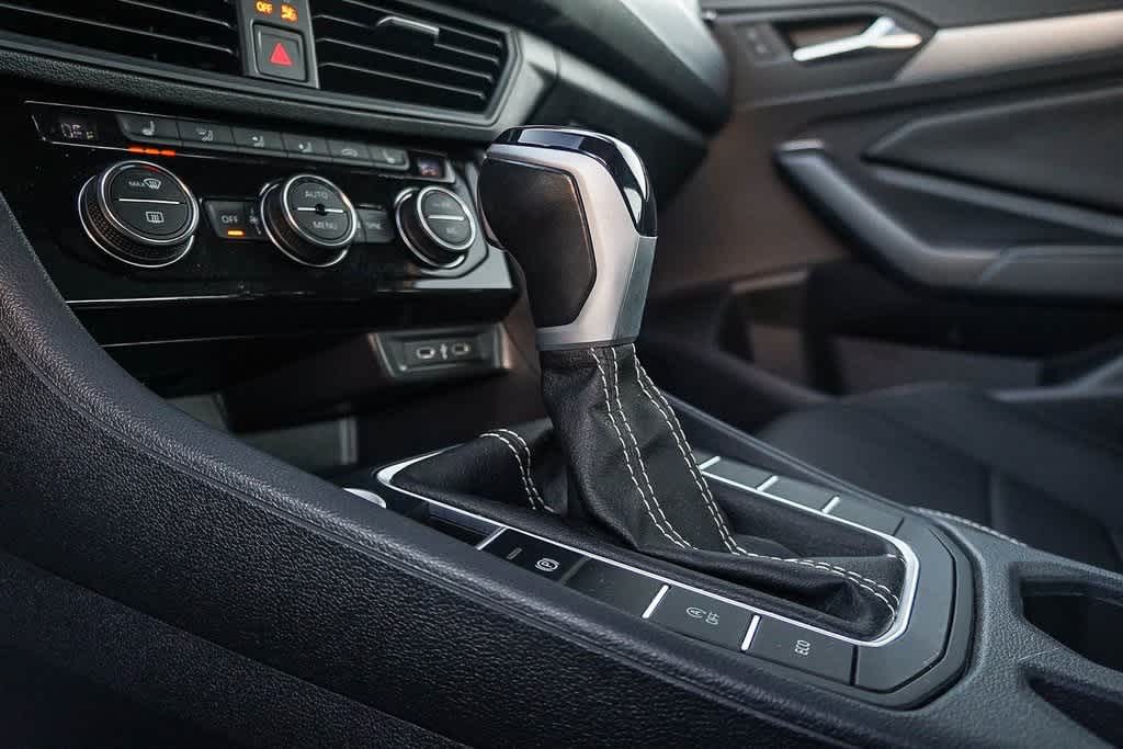 Thumbnail: 2024 Volkswagen Jetta - 25