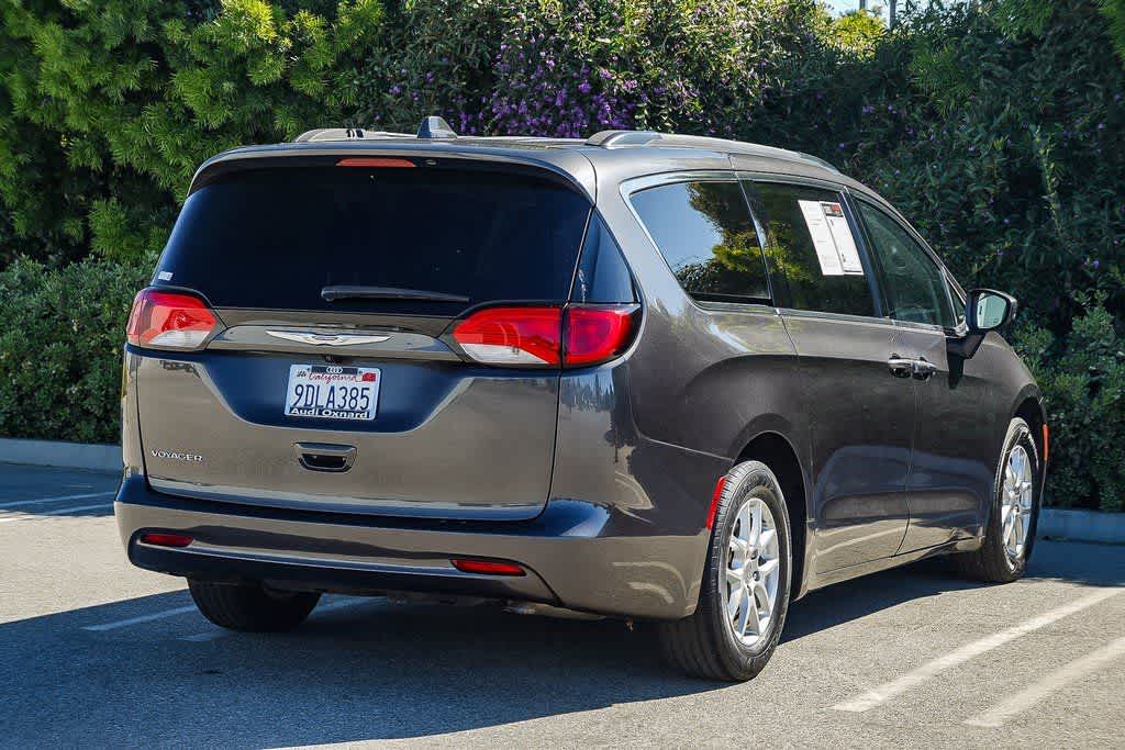 Thumbnail: 2020 Chrysler Voyager - 4