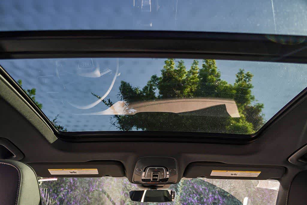 Thumbnail: 2026 Audi Q8 - 18