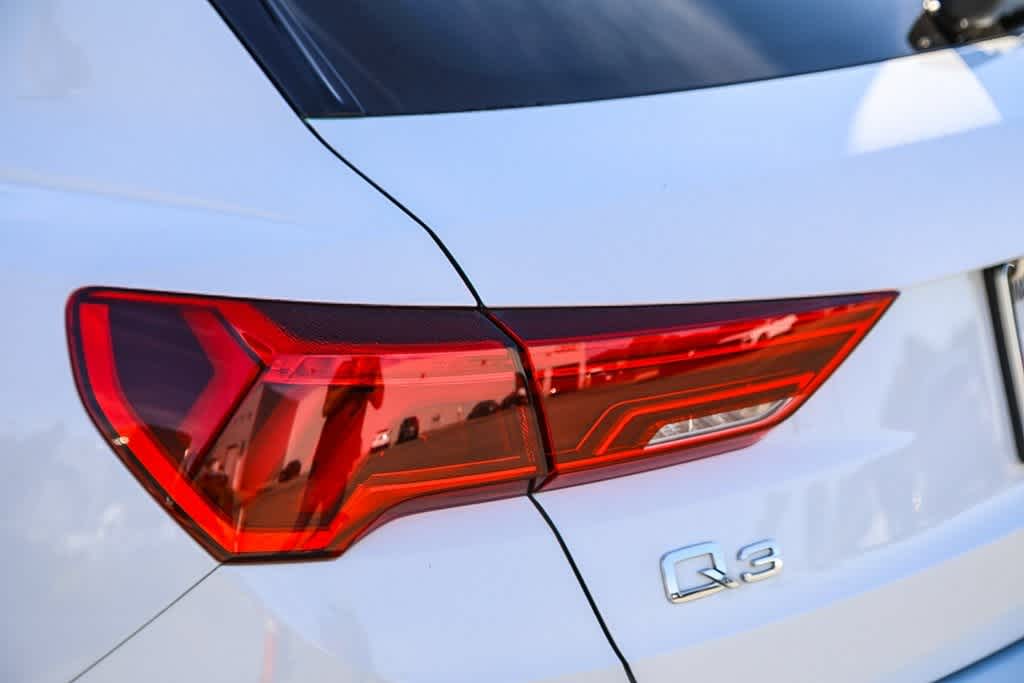 Thumbnail: 2022 Audi Q3 - 8