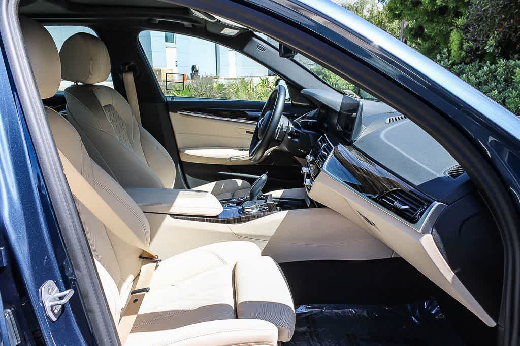 Thumbnail: 2023 BMW 5 Series - 17