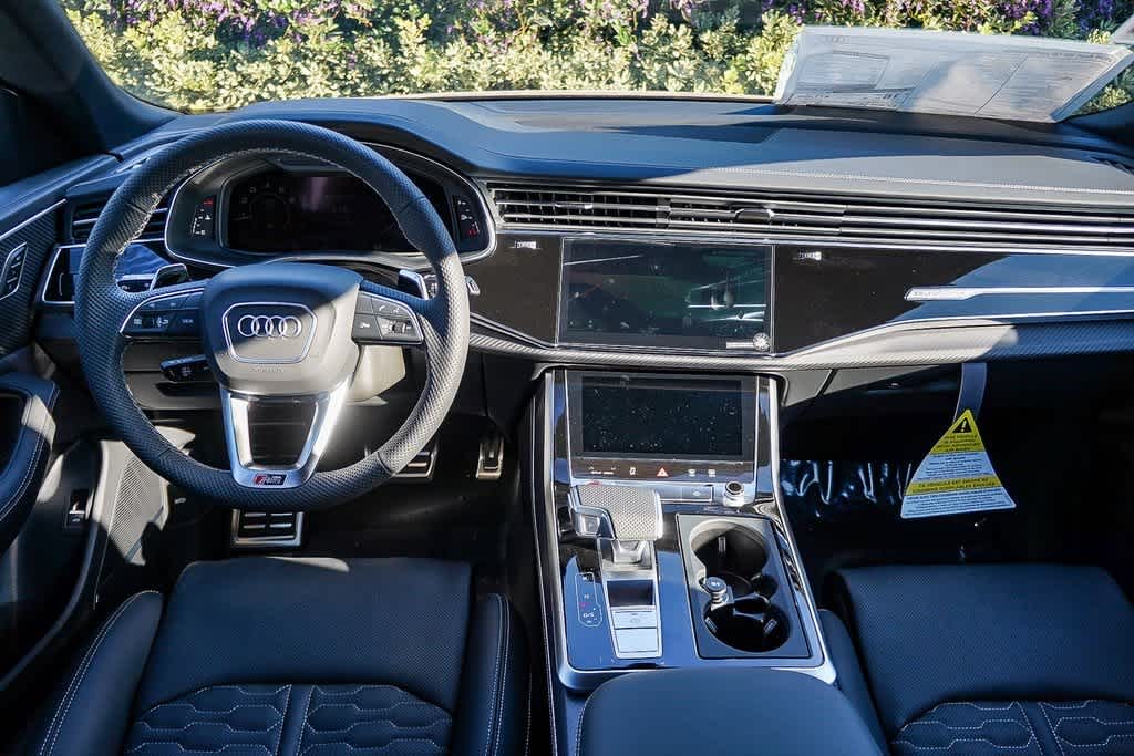 Thumbnail: 2026 Audi RS Q8 - 12