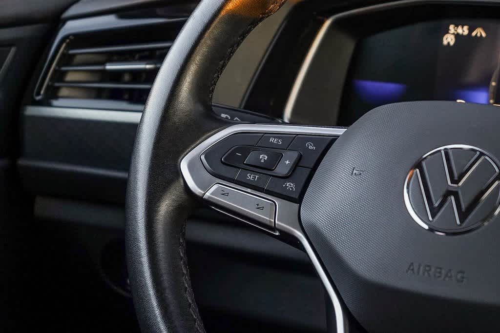 Thumbnail: 2024 Volkswagen Jetta - 16