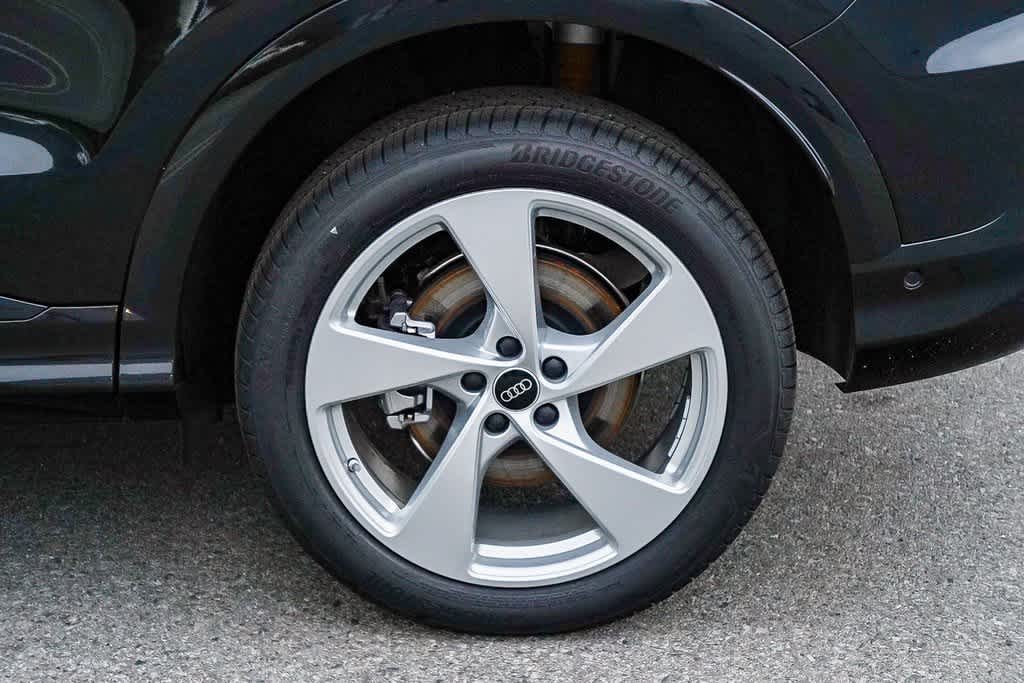 Thumbnail: 2025 Audi Q5 - 11