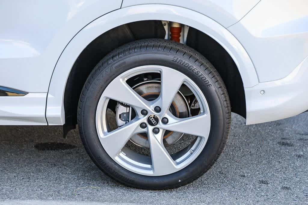 Thumbnail: 2025 Audi Q5 - 10