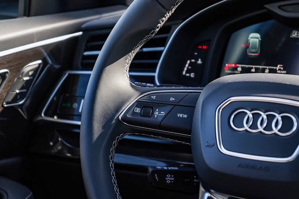 Thumbnail: 2026 Audi Q8 - 16