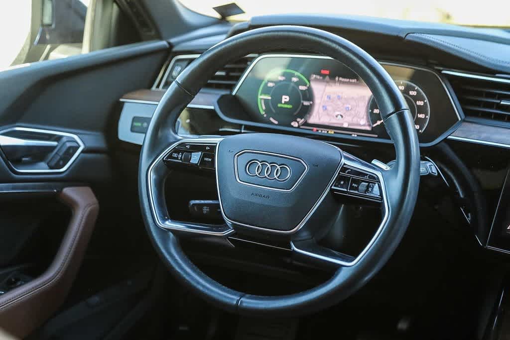 Thumbnail: 2022 Audi e-tron - 14