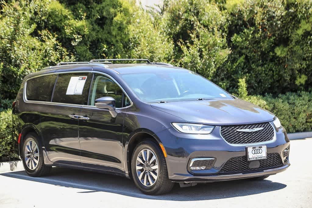 Thumbnail: 2021 Chrysler Pacifica - 3
