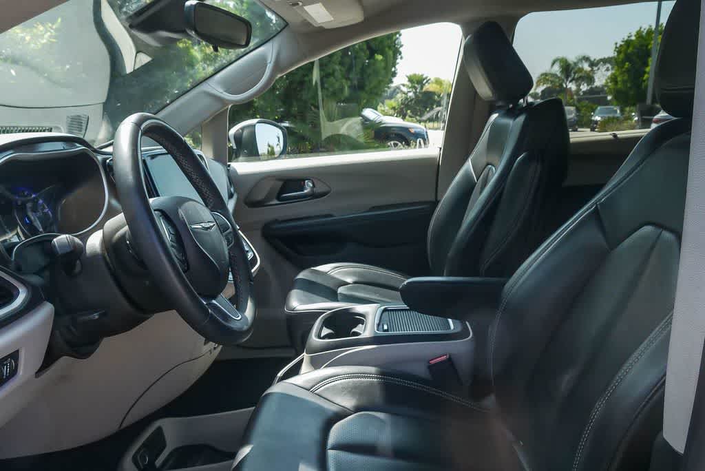 Thumbnail: 2023 Chrysler Pacifica - 17