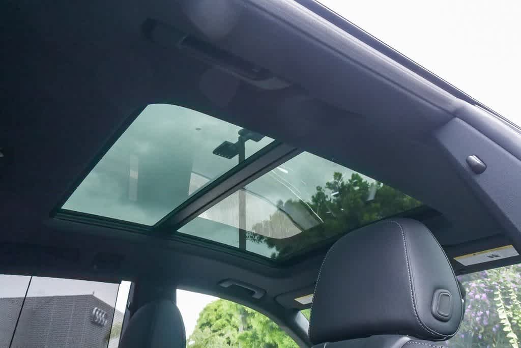 Thumbnail: 2026 Audi Q8 - 16