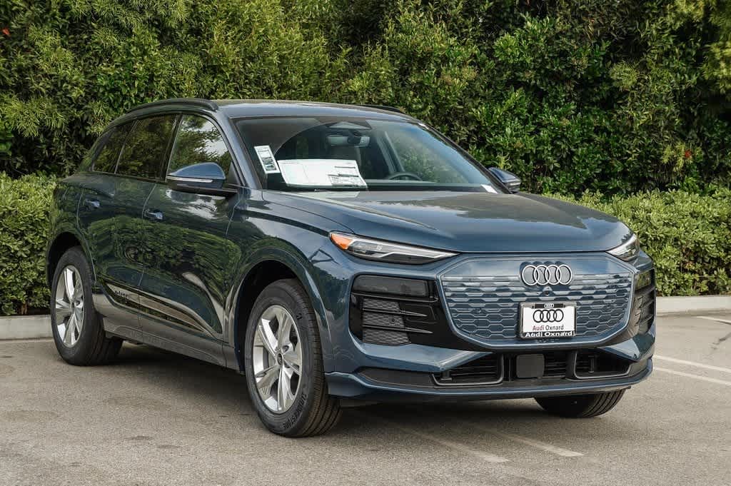 Thumbnail: 2025 Audi Q6 e-tron - 3