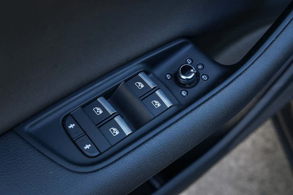 Thumbnail: 2021 Audi Q7 - 23