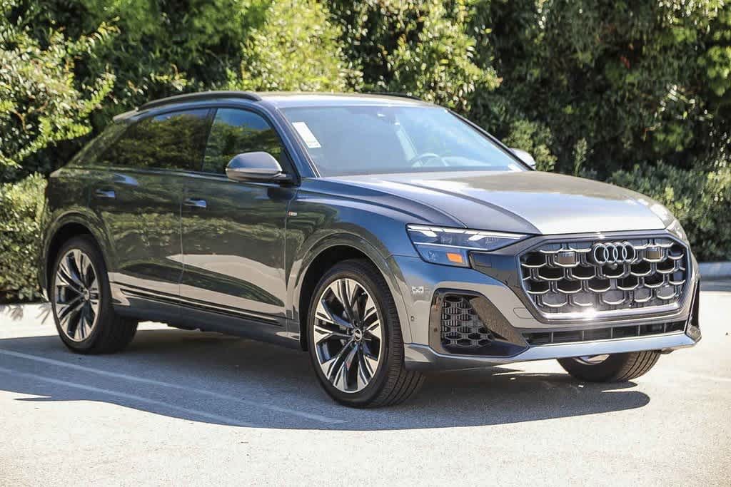 Thumbnail: 2025 Audi Q8 - 3