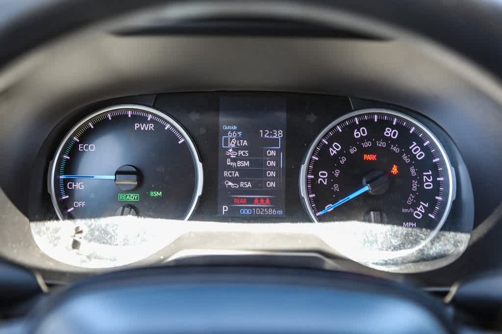 2020 Toyota RAV4 LE 21